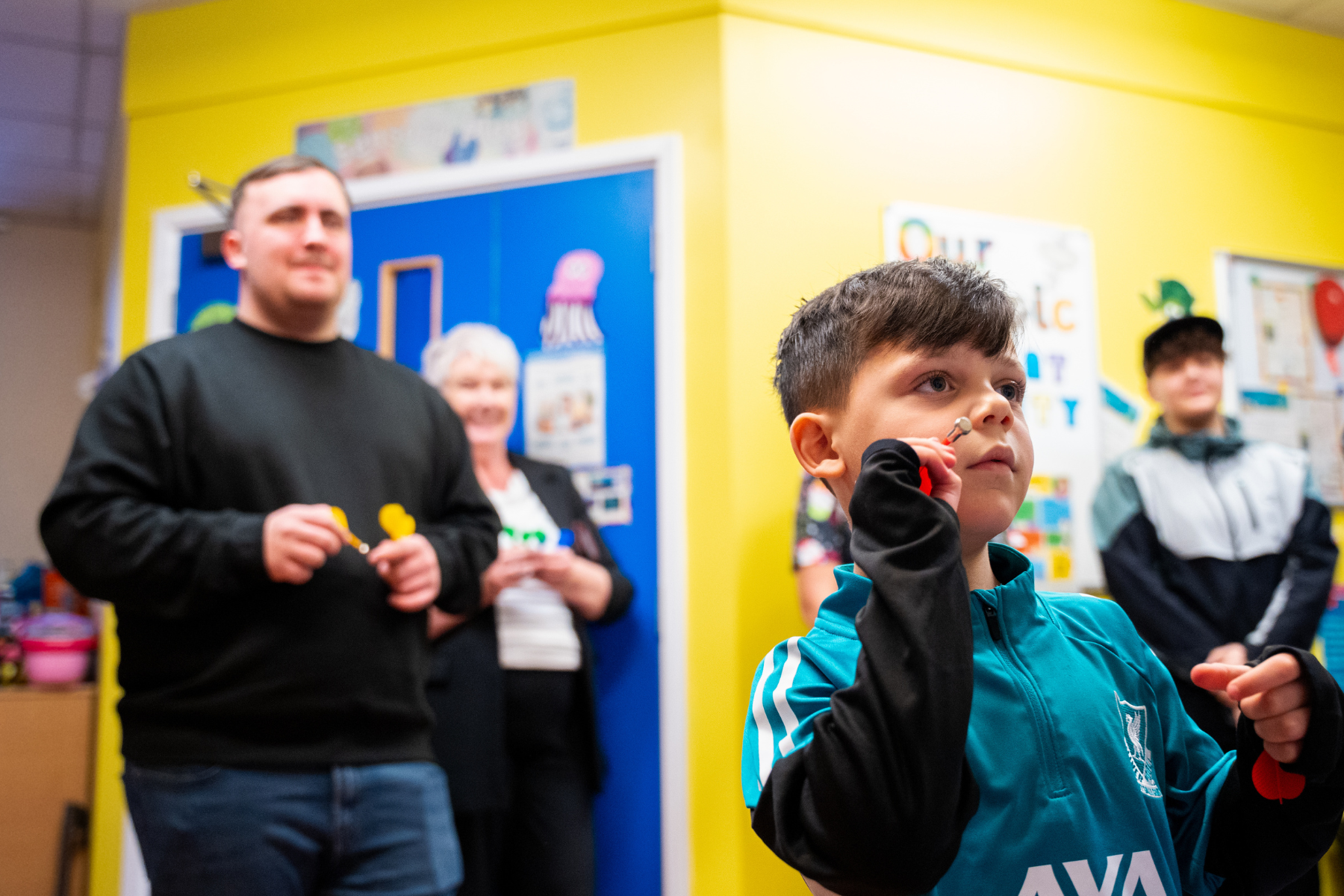 Luke Littler with patient Ezra, aged 7